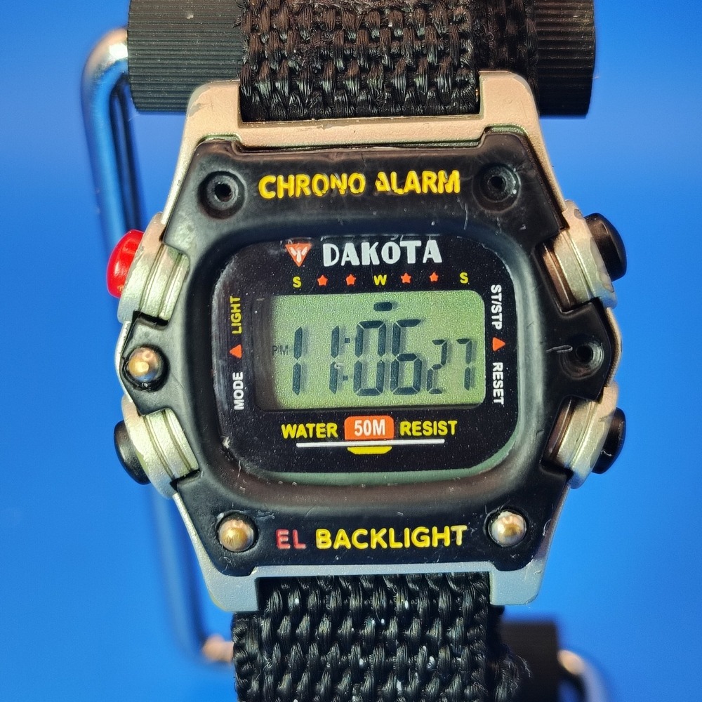 Vintage 2004 Dakota 30mm Mens Digital Watch Retro Sport Strap Wrist Size‎ 5-7.5
